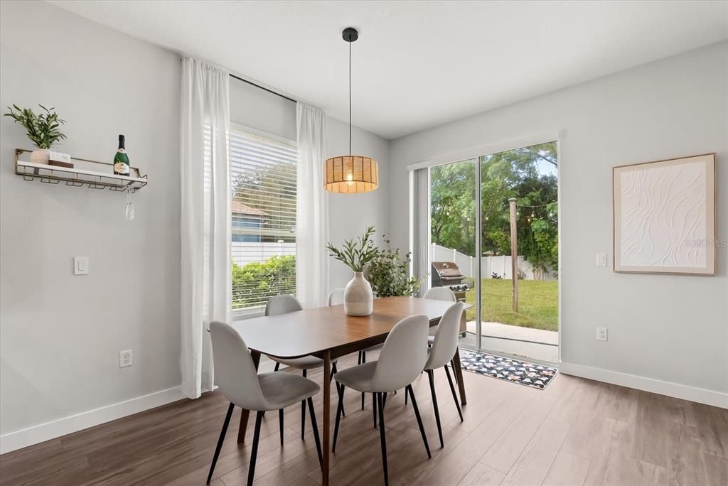 Activo con contrato: $579,000 (4 camas, 2 baños, 2533 Pies cuadrados)