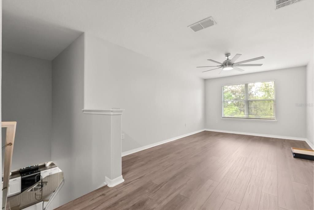 Activo con contrato: $579,000 (4 camas, 2 baños, 2533 Pies cuadrados)