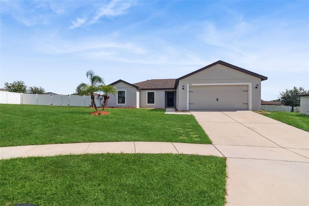 Recently Rented: $1,950 (3 beds, 2 baths, 1679 Square Feet)