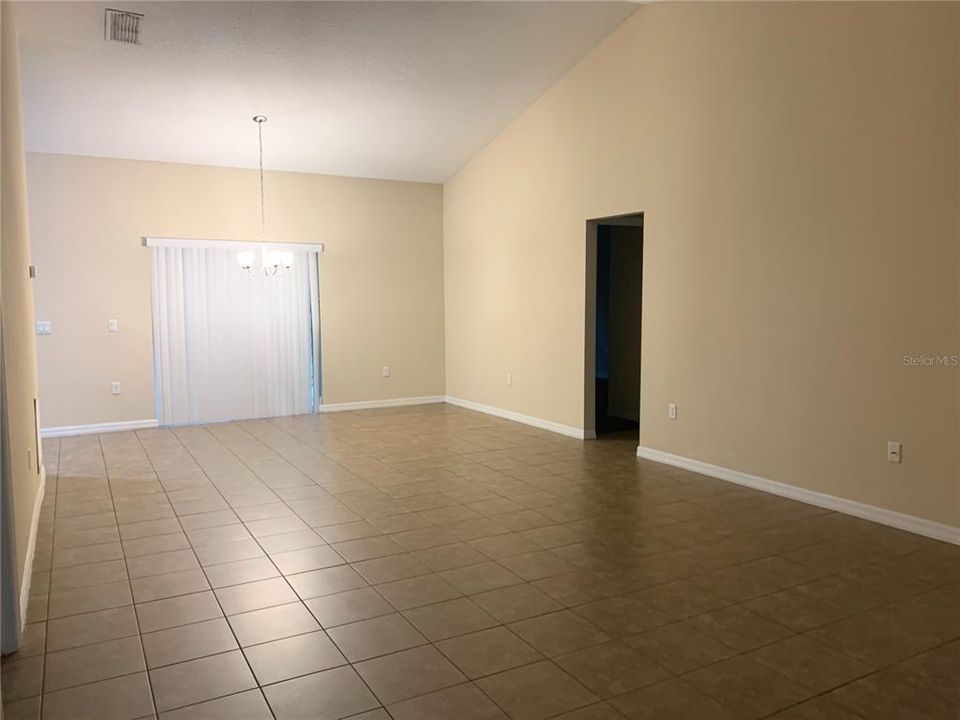 Active With Contract: $1,695 (3 beds, 2 baths, 1370 Square Feet)