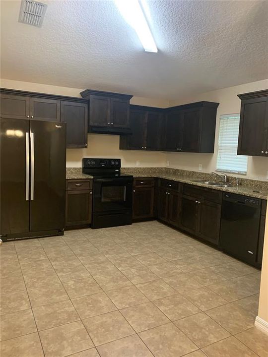 Active With Contract: $1,695 (3 beds, 2 baths, 1370 Square Feet)