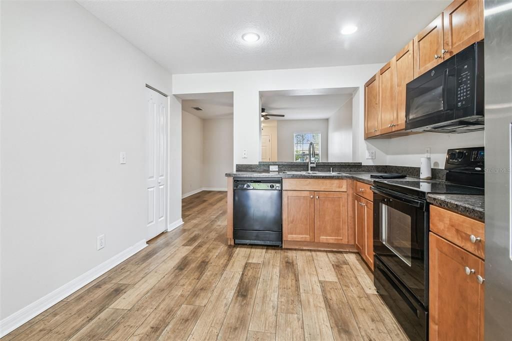 For Sale: $225,000 (2 beds, 2 baths, 1254 Square Feet)