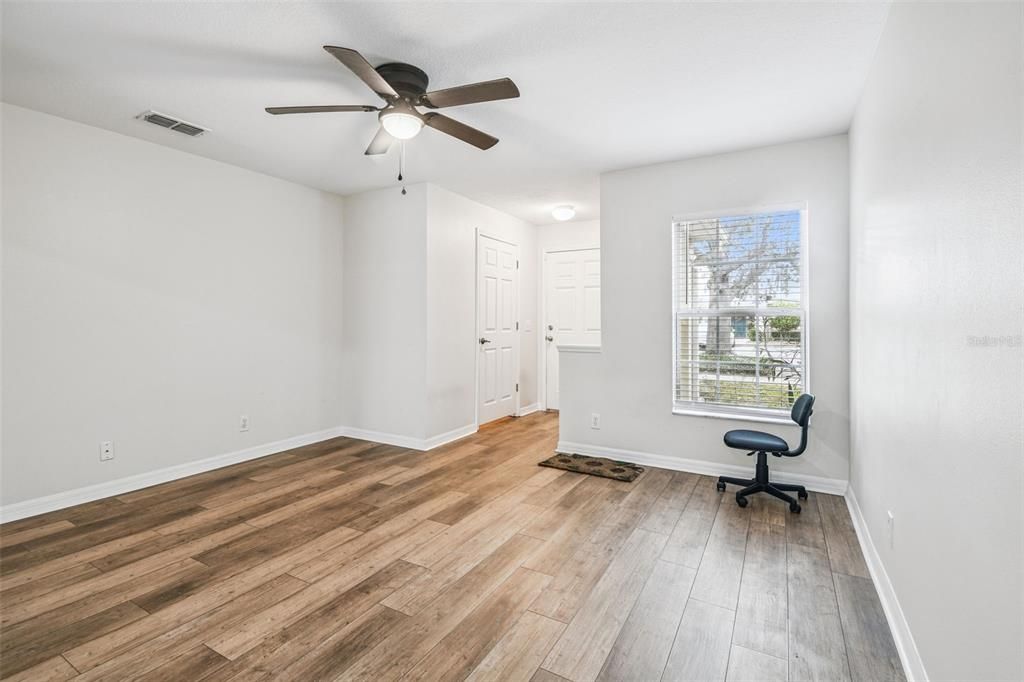 For Sale: $225,000 (2 beds, 2 baths, 1254 Square Feet)