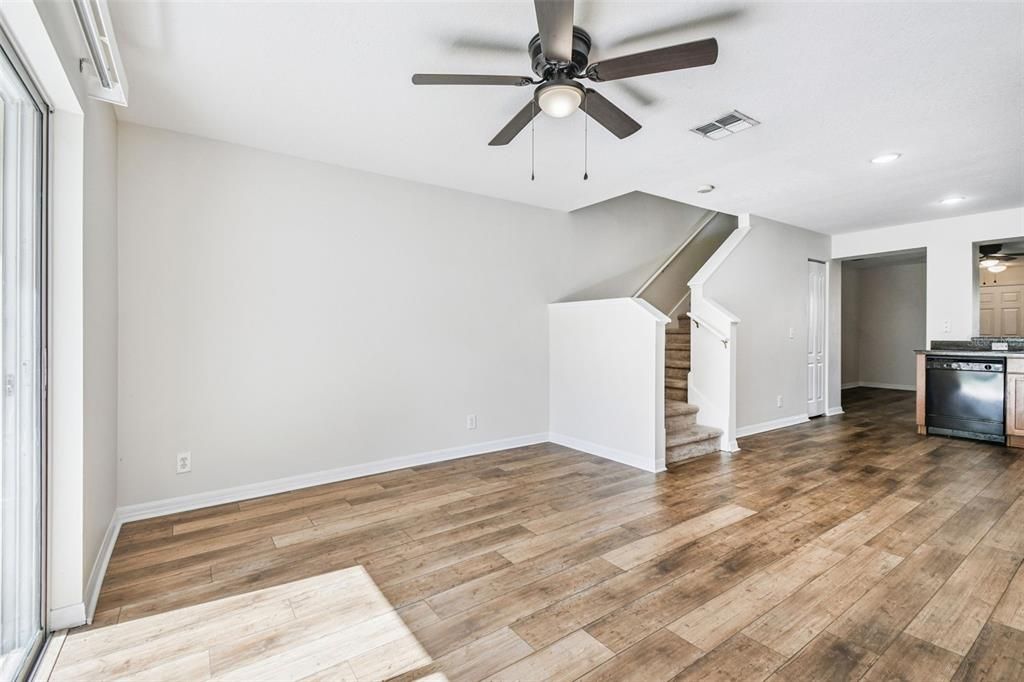 For Sale: $225,000 (2 beds, 2 baths, 1254 Square Feet)