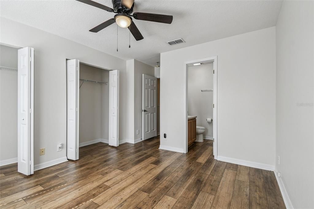 For Sale: $225,000 (2 beds, 2 baths, 1254 Square Feet)