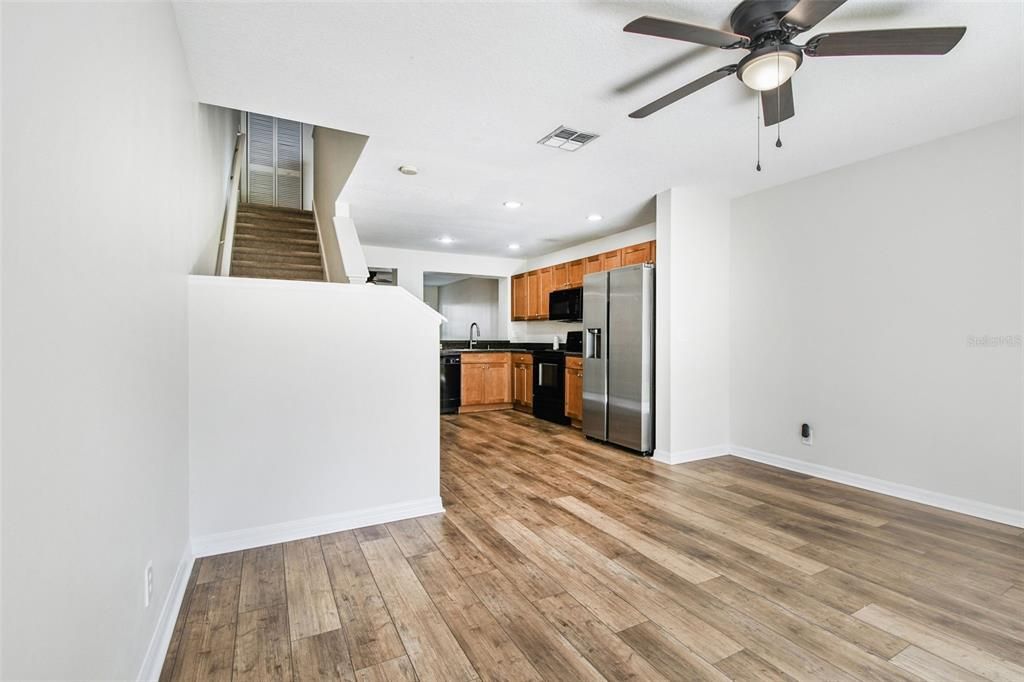 For Sale: $225,000 (2 beds, 2 baths, 1254 Square Feet)