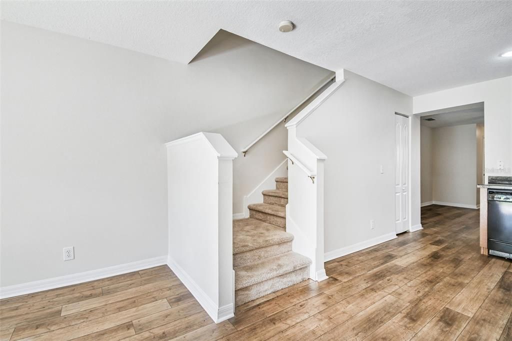 For Sale: $225,000 (2 beds, 2 baths, 1254 Square Feet)