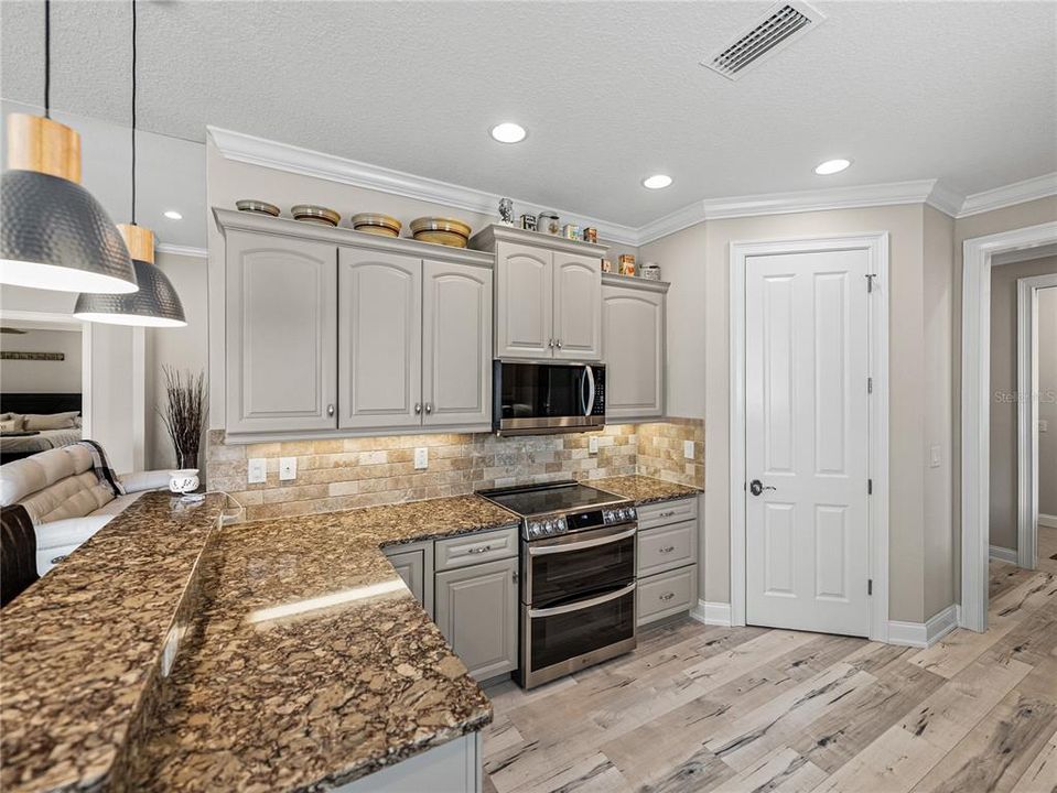 Active With Contract: $497,000 (3 beds, 2 baths, 2175 Square Feet)