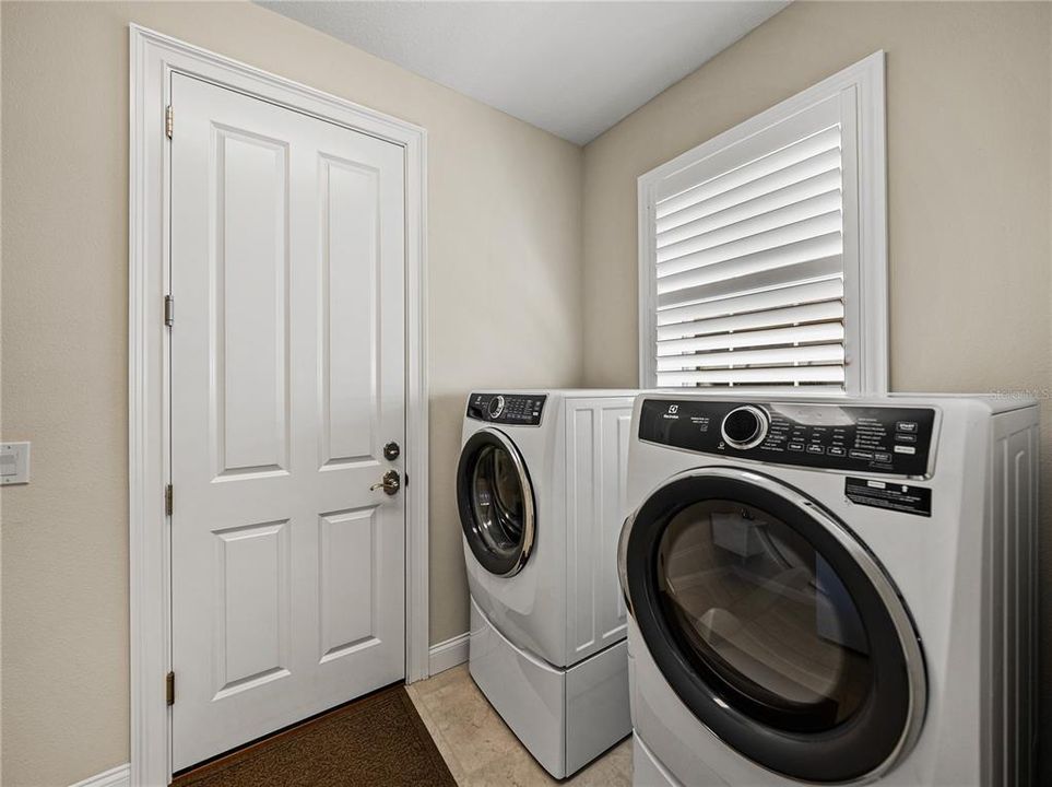 Active With Contract: $497,000 (3 beds, 2 baths, 2175 Square Feet)