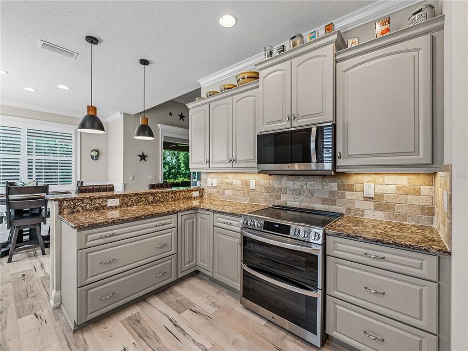 Active With Contract: $497,000 (3 beds, 2 baths, 2175 Square Feet)