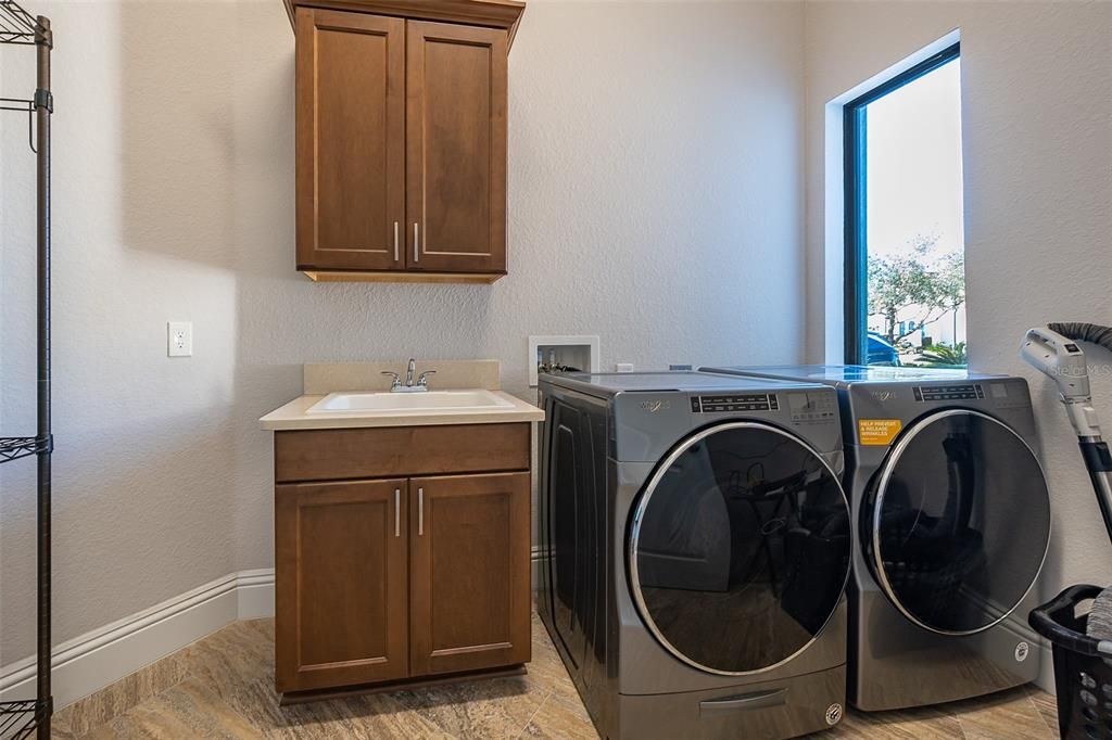 For Rent: $14,800 (6 beds, 7 baths, 7337 Square Feet)