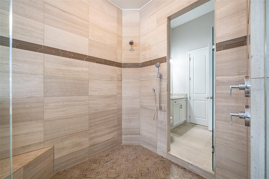 For Rent: $14,800 (6 beds, 7 baths, 7337 Square Feet)