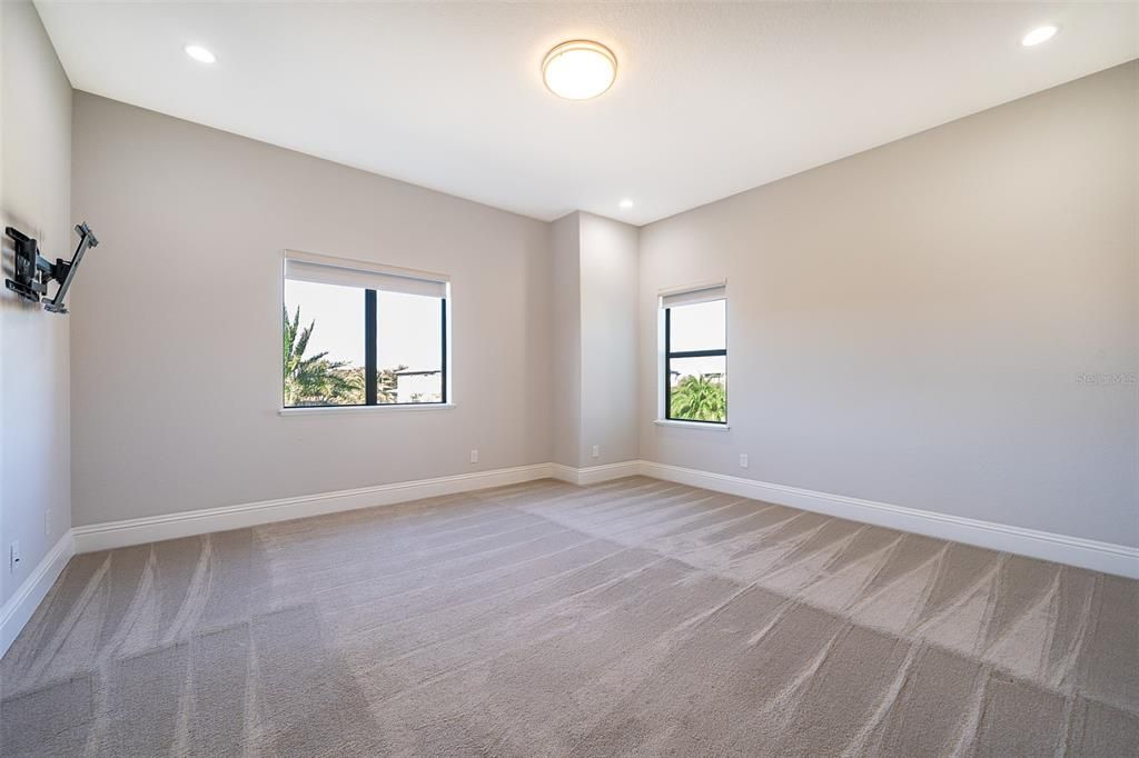 For Rent: $14,800 (6 beds, 7 baths, 7337 Square Feet)