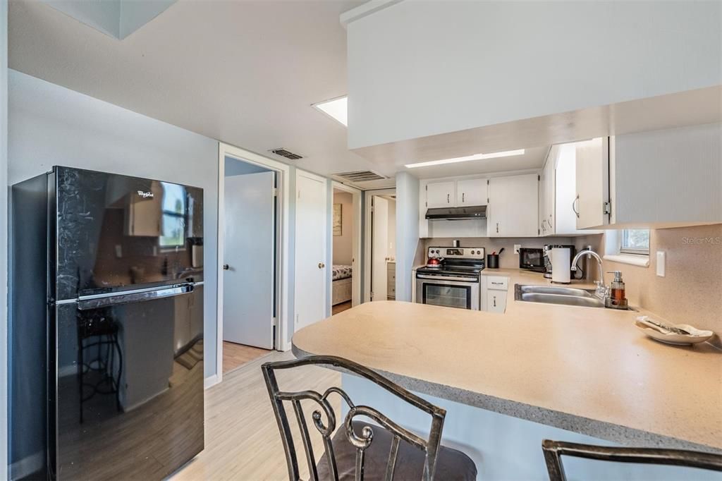 For Rent: $1,800 (2 beds, 1 baths, 685 Square Feet)