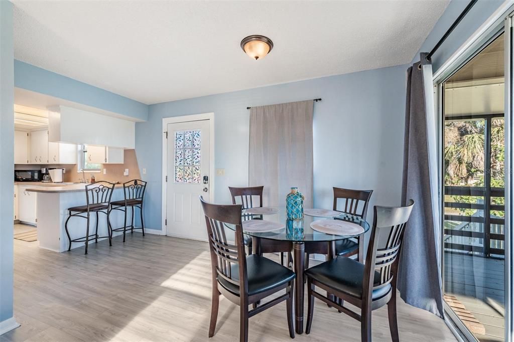 For Rent: $1,800 (2 beds, 1 baths, 685 Square Feet)