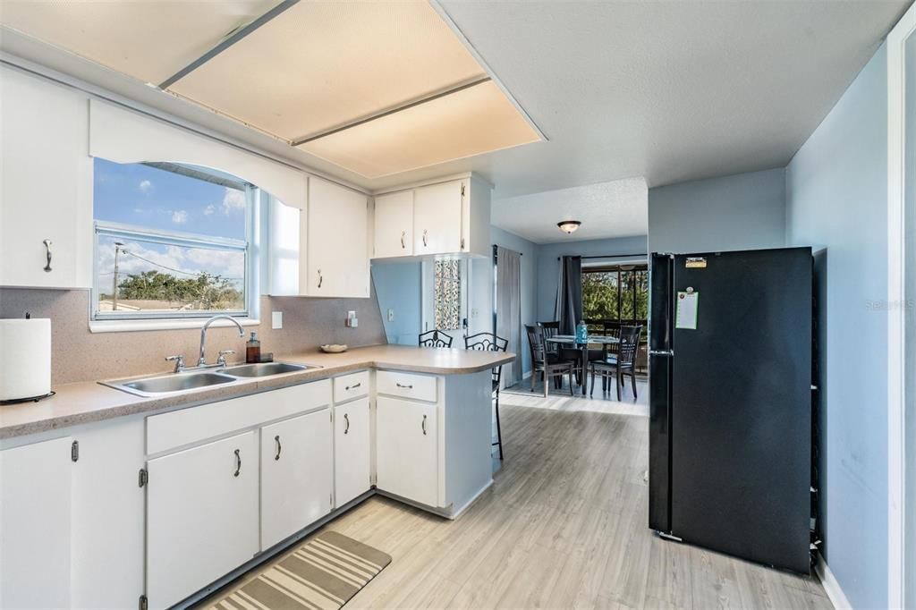 For Rent: $1,800 (2 beds, 1 baths, 685 Square Feet)