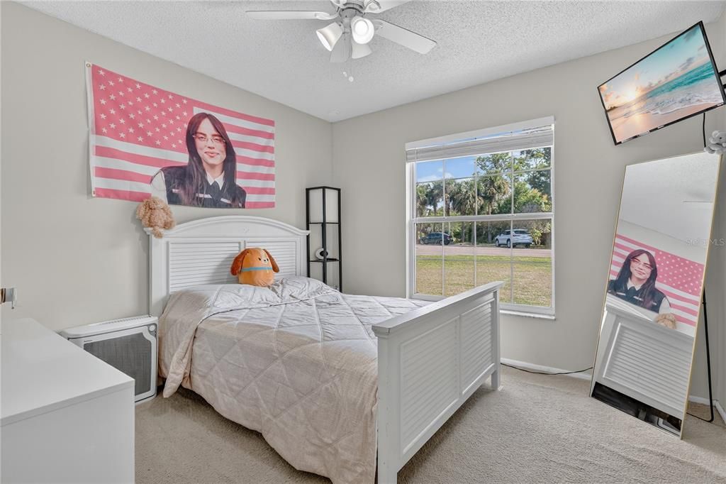 合同活跃: $344,900 (4 贝兹, 1 浴室, 1364 平方英尺)