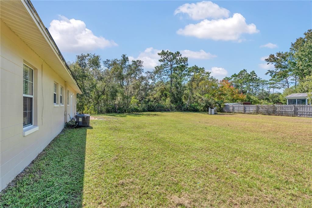 合同活跃: $344,900 (4 贝兹, 1 浴室, 1364 平方英尺)