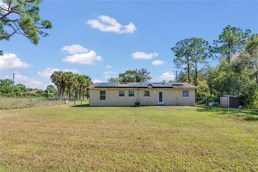 合同活跃: $344,900 (4 贝兹, 1 浴室, 1364 平方英尺)