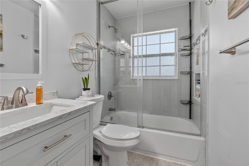 合同活跃: $344,900 (4 贝兹, 1 浴室, 1364 平方英尺)