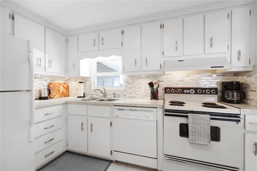 For Sale: $162,000 (2 beds, 2 baths, 1256 Square Feet)