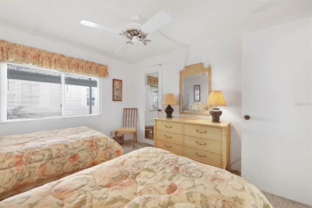 For Sale: $162,000 (2 beds, 2 baths, 1256 Square Feet)