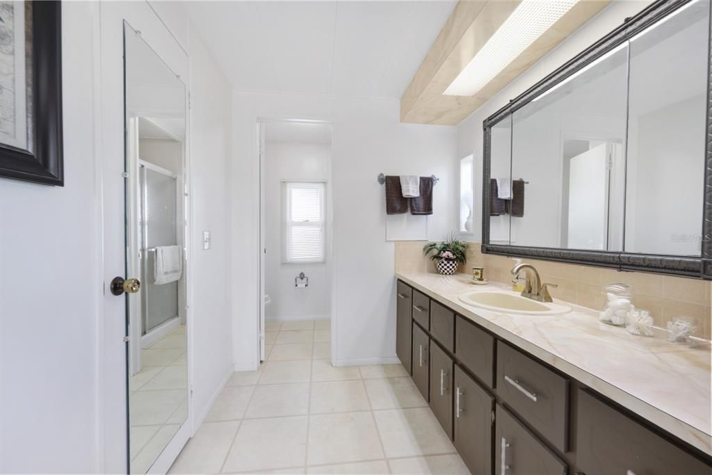 For Sale: $162,000 (2 beds, 2 baths, 1256 Square Feet)