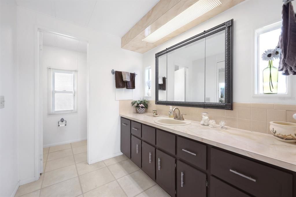 For Sale: $162,000 (2 beds, 2 baths, 1256 Square Feet)