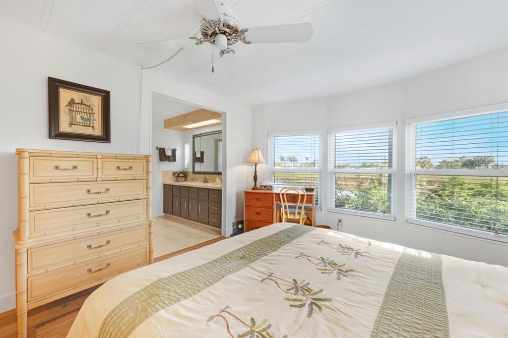 For Sale: $162,000 (2 beds, 2 baths, 1256 Square Feet)