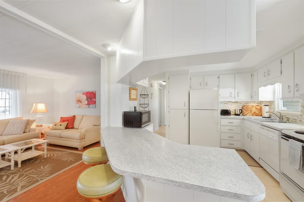 For Sale: $162,000 (2 beds, 2 baths, 1256 Square Feet)