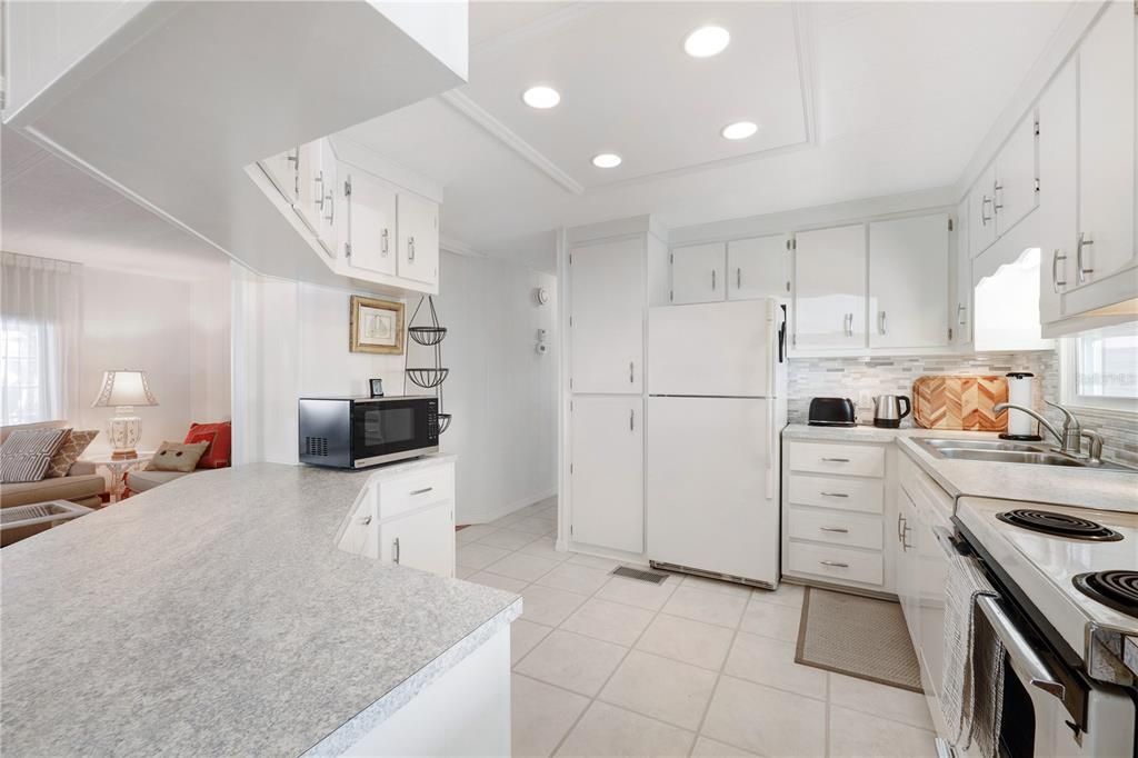 For Sale: $162,000 (2 beds, 2 baths, 1256 Square Feet)