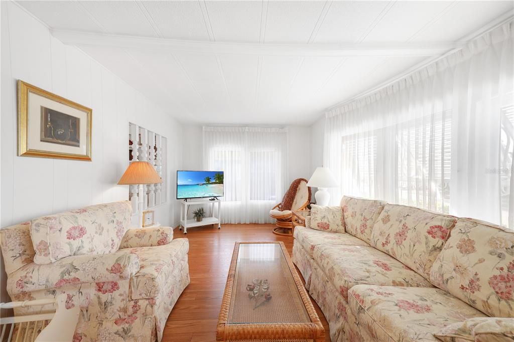 For Sale: $162,000 (2 beds, 2 baths, 1256 Square Feet)