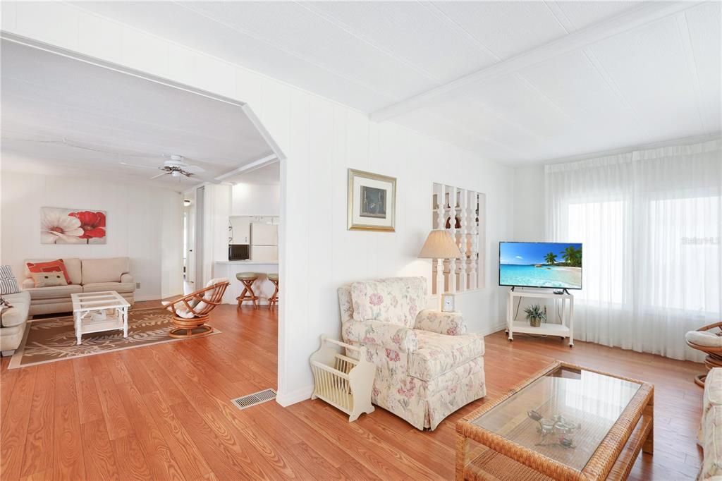 For Sale: $162,000 (2 beds, 2 baths, 1256 Square Feet)