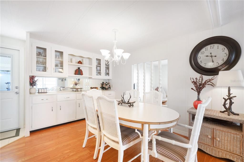 For Sale: $162,000 (2 beds, 2 baths, 1256 Square Feet)