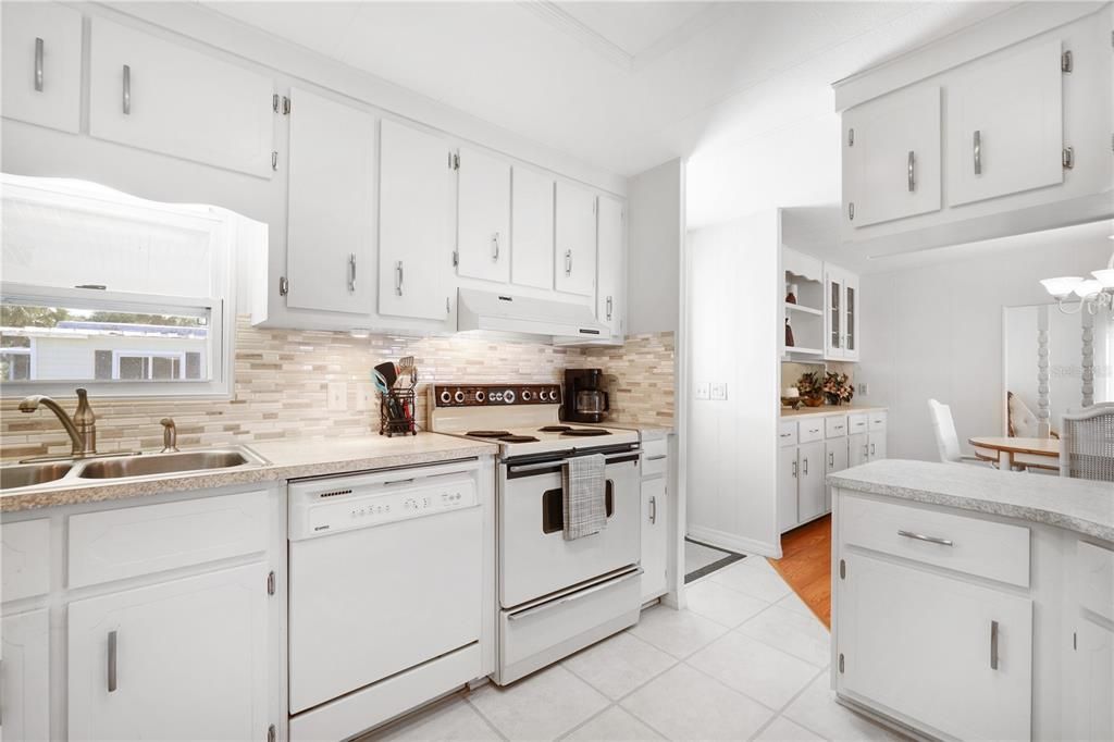 For Sale: $162,000 (2 beds, 2 baths, 1256 Square Feet)