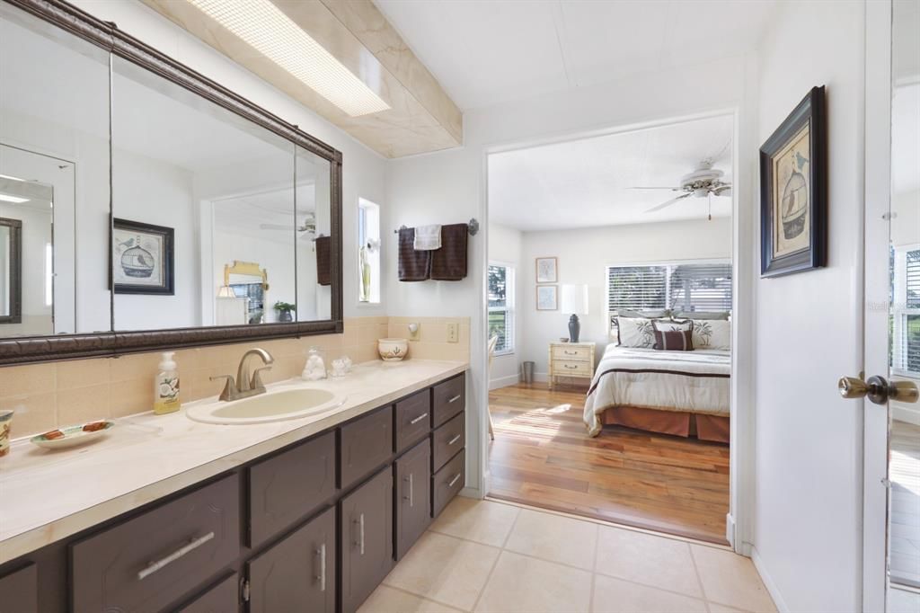 For Sale: $162,000 (2 beds, 2 baths, 1256 Square Feet)