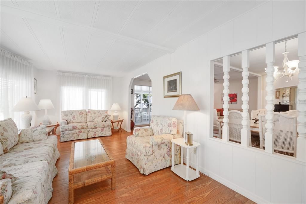 For Sale: $162,000 (2 beds, 2 baths, 1256 Square Feet)