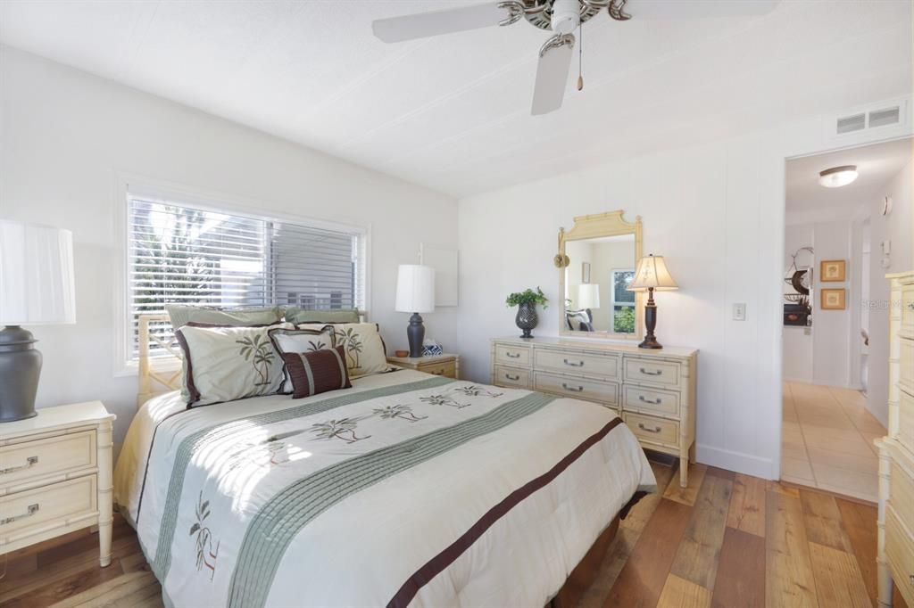 For Sale: $162,000 (2 beds, 2 baths, 1256 Square Feet)