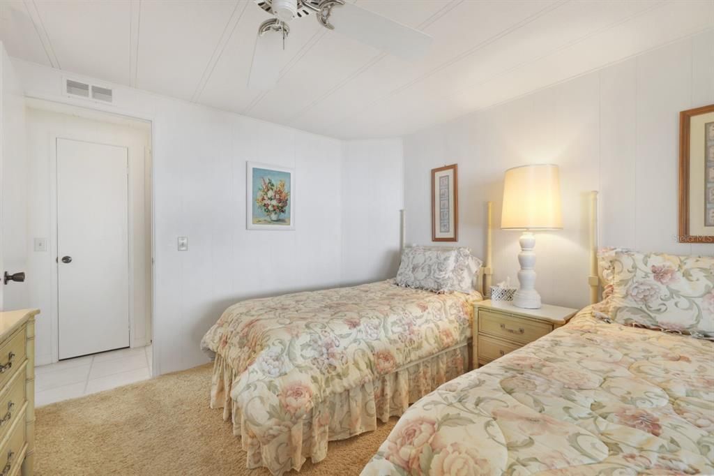 For Sale: $162,000 (2 beds, 2 baths, 1256 Square Feet)