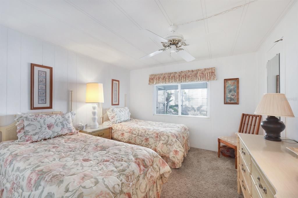 For Sale: $162,000 (2 beds, 2 baths, 1256 Square Feet)