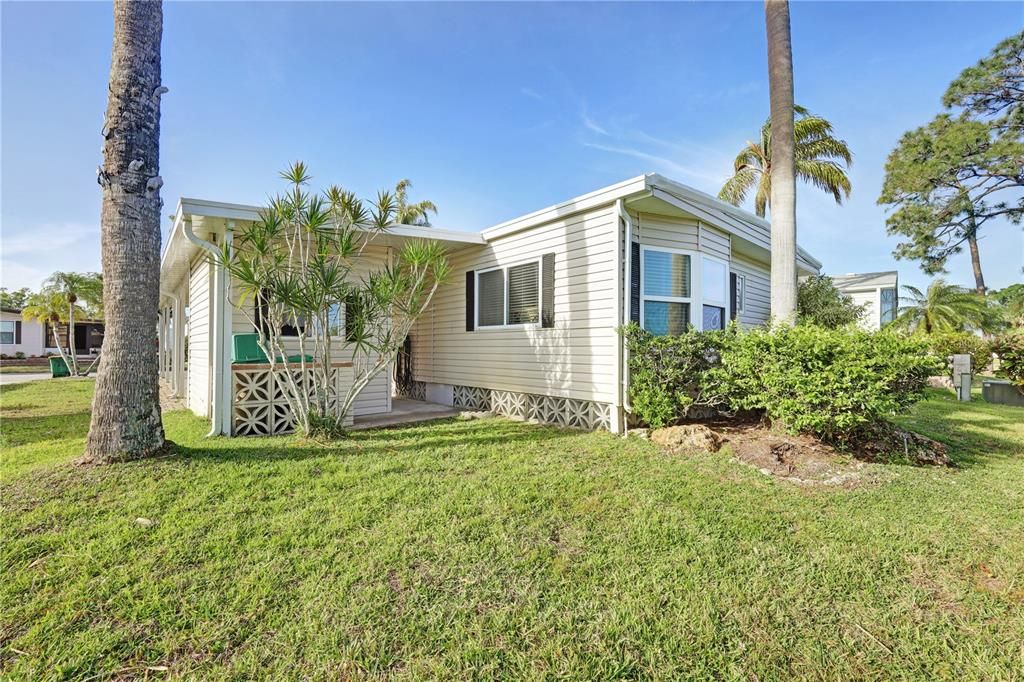 For Sale: $162,000 (2 beds, 2 baths, 1256 Square Feet)