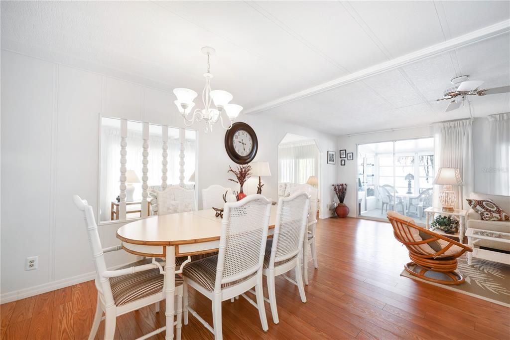 For Sale: $162,000 (2 beds, 2 baths, 1256 Square Feet)