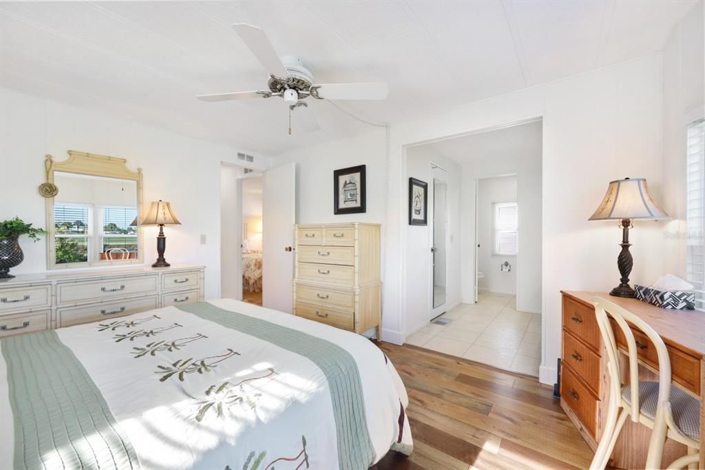 For Sale: $162,000 (2 beds, 2 baths, 1256 Square Feet)