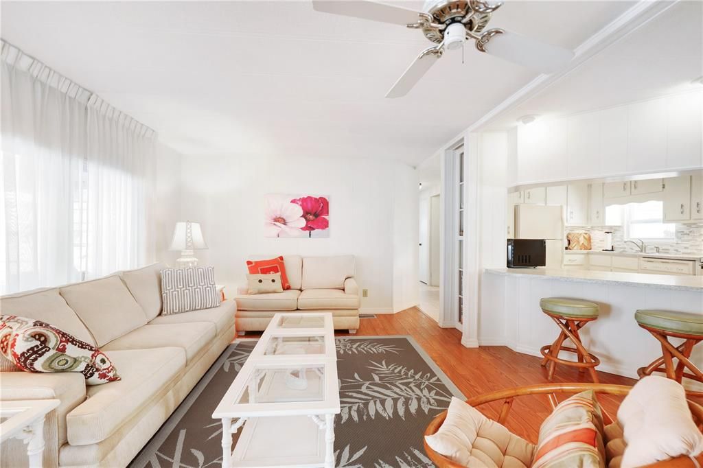 For Sale: $162,000 (2 beds, 2 baths, 1256 Square Feet)