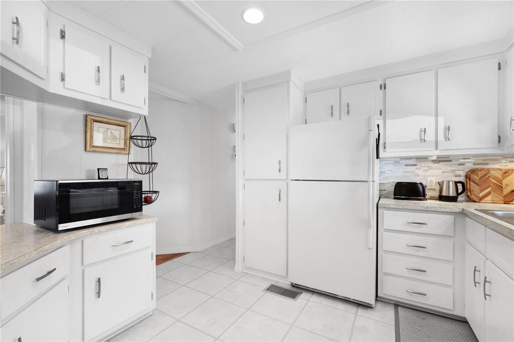 For Sale: $162,000 (2 beds, 2 baths, 1256 Square Feet)