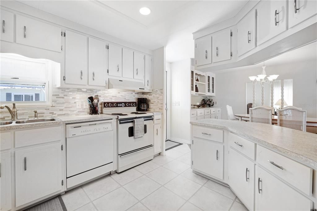 For Sale: $162,000 (2 beds, 2 baths, 1256 Square Feet)