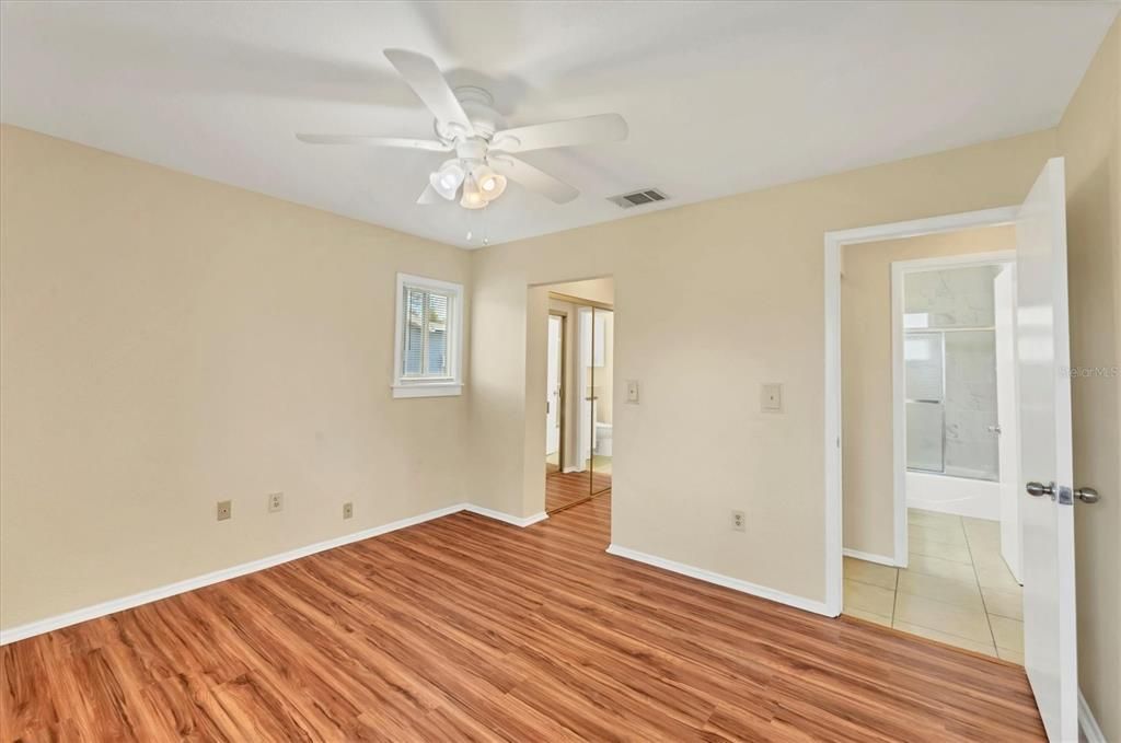 出租: $1,800 (3 贝兹, 2 浴室, 1296 平方英尺)