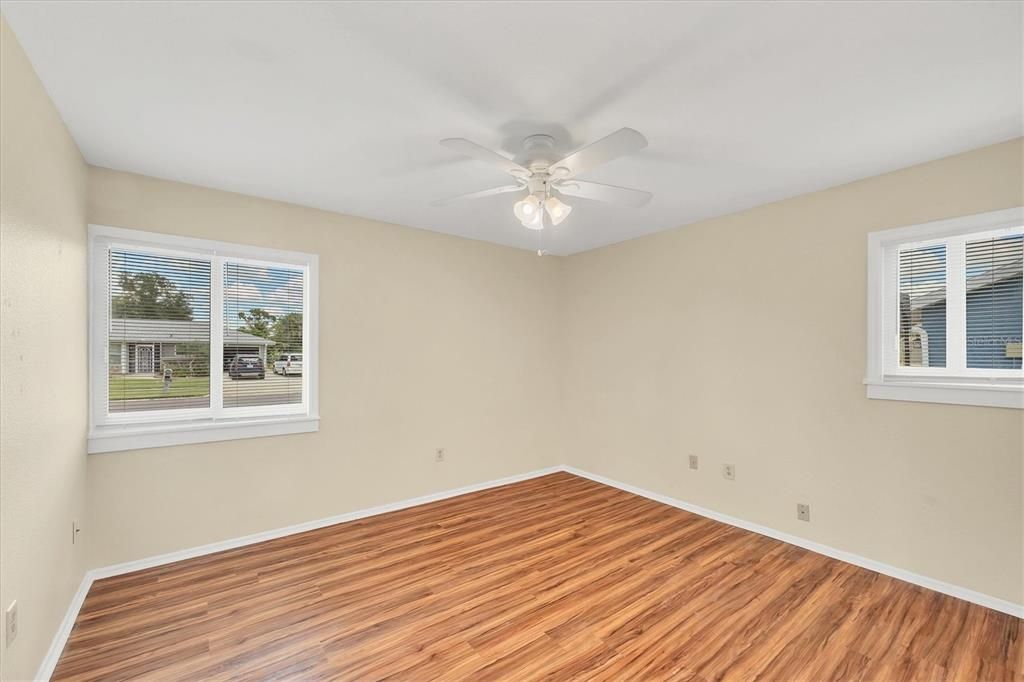 出租: $1,800 (3 贝兹, 2 浴室, 1296 平方英尺)