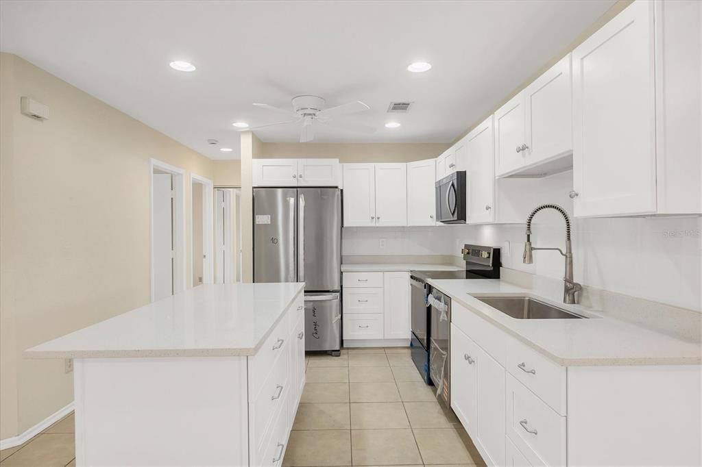 出租: $1,800 (3 贝兹, 2 浴室, 1296 平方英尺)