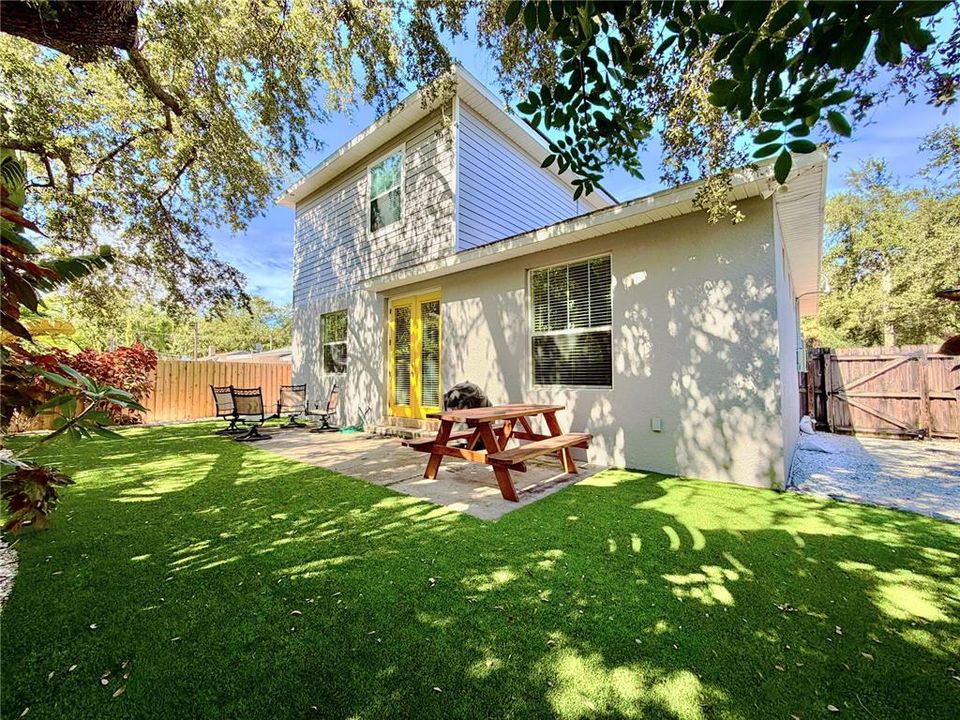 For Rent: $3,299 (3 beds, 2 baths, 1699 Square Feet)